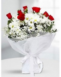 7 Adet Kırmızı Gül ve Papatya Buketi 7 Adet Kırmızı Gül ve Papatya Buketi